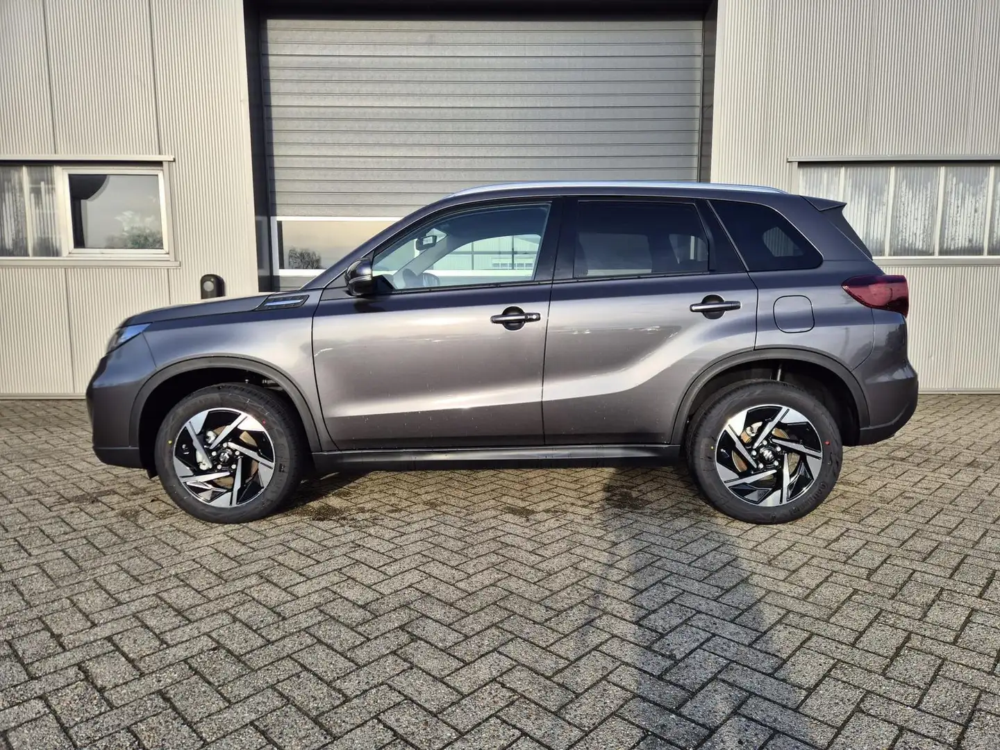 Suzuki Vitara Comfort+ 110PS Automatik MHEV 1.4 Boosterjet Te... Grau - 2