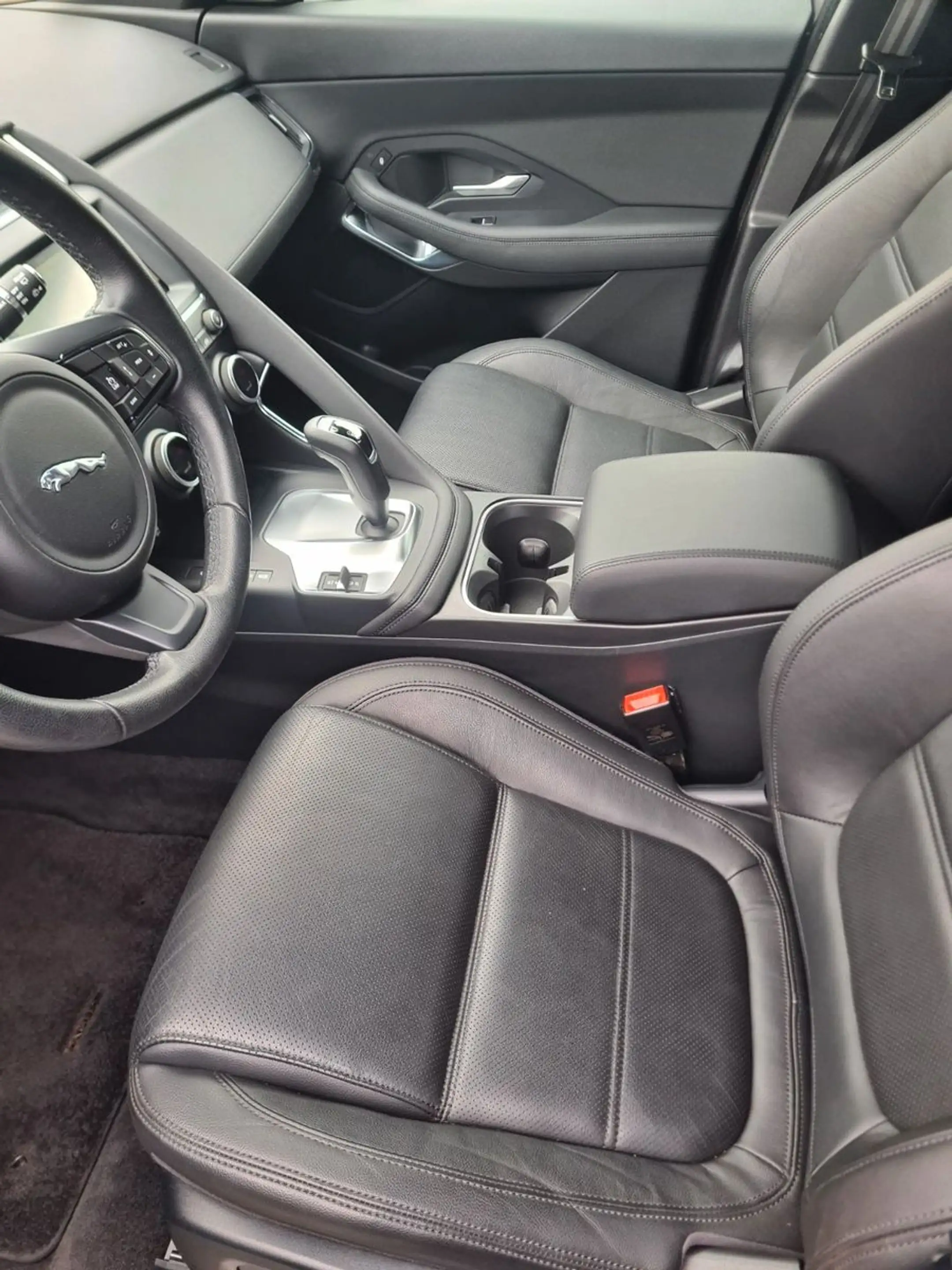 Jaguar E-Pace Basis AWD *Autom.*CarPlay*Leder*1-Hand* — photo 15