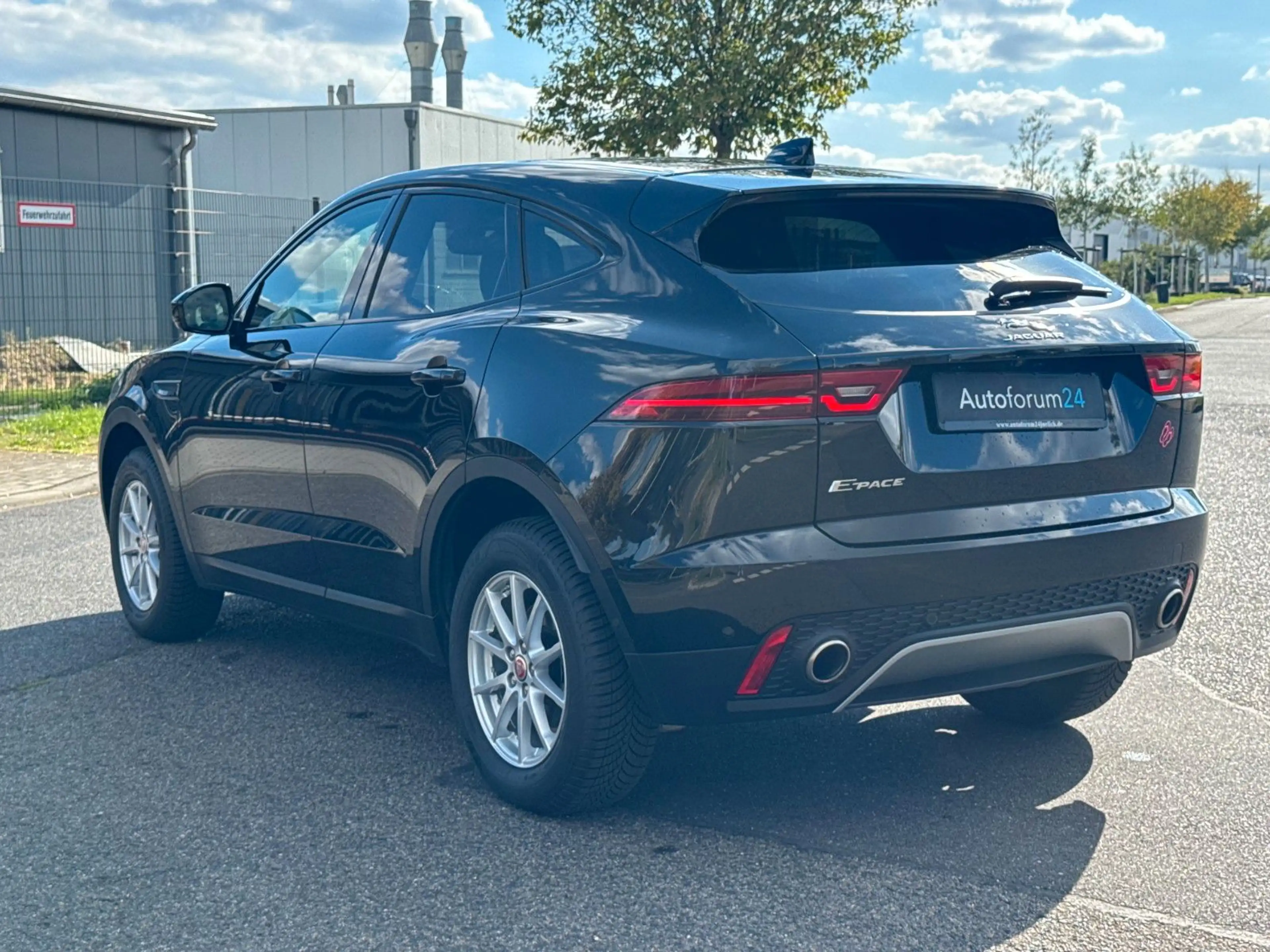 Jaguar E-Pace Basis AWD *Autom.*CarPlay*Leder*1-Hand* — photo 3
