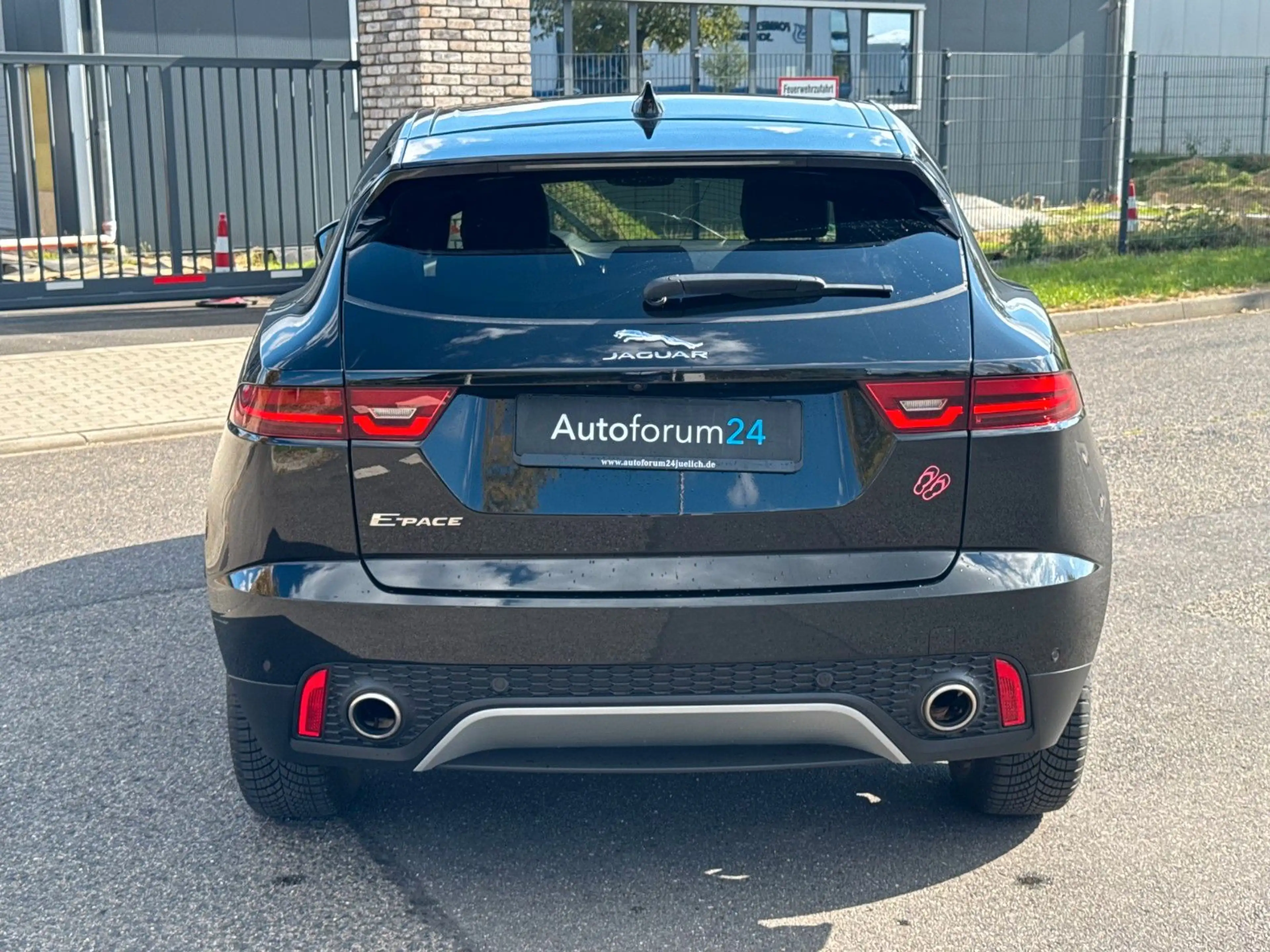 Jaguar E-Pace Basis AWD *Autom.*CarPlay*Leder*1-Hand* — photo 4