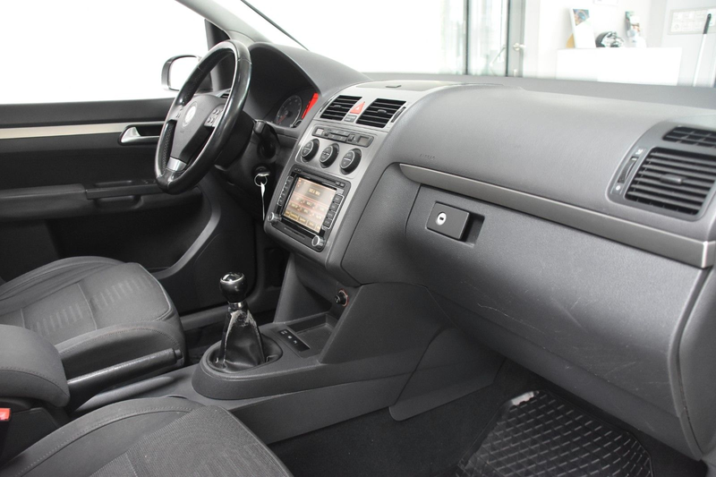 Volkswagen Touran Highline 1.4 TSI Navi Klima ParkAssist — photo 14