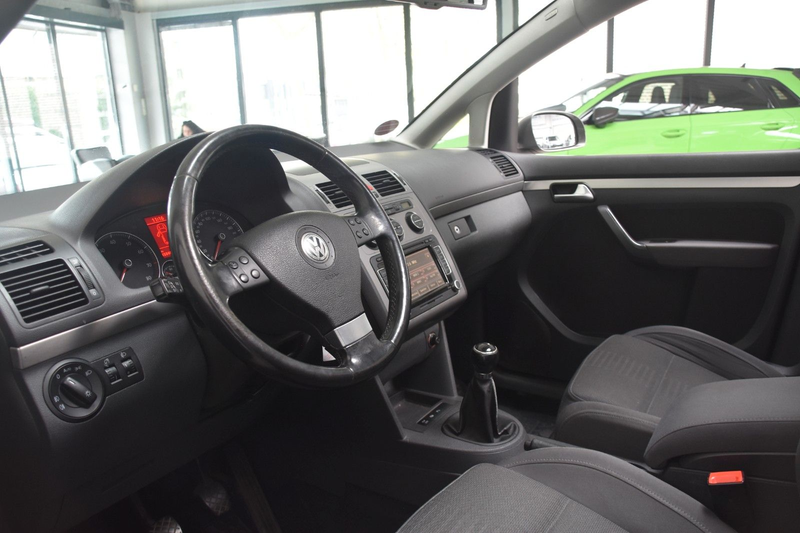 Volkswagen Touran Highline 1.4 TSI Navi Klima ParkAssist — photo 15