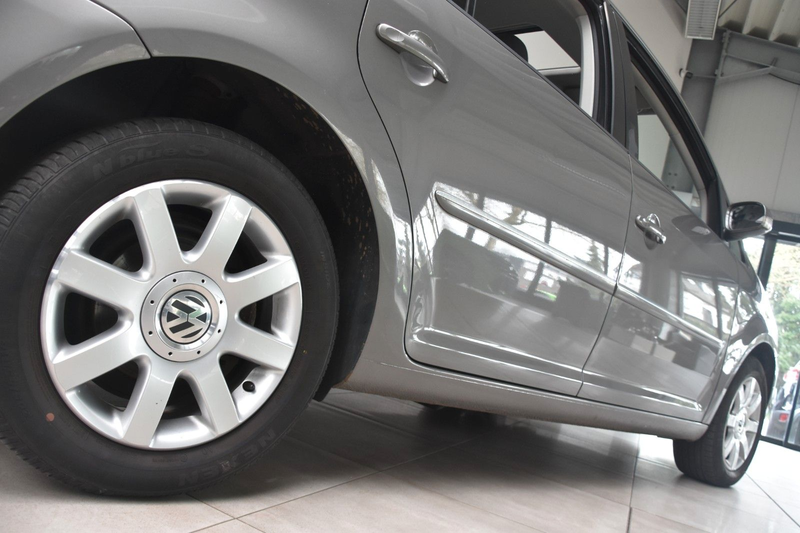 Volkswagen Touran Highline 1.4 TSI Navi Klima ParkAssist — photo 4