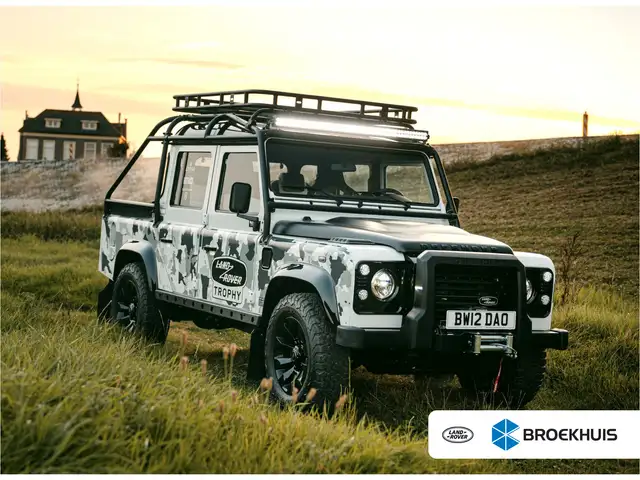 Land Rover Defender 110 Crew Cab TROPHY 2 Works V8 | 1 of 4 LHD Defend