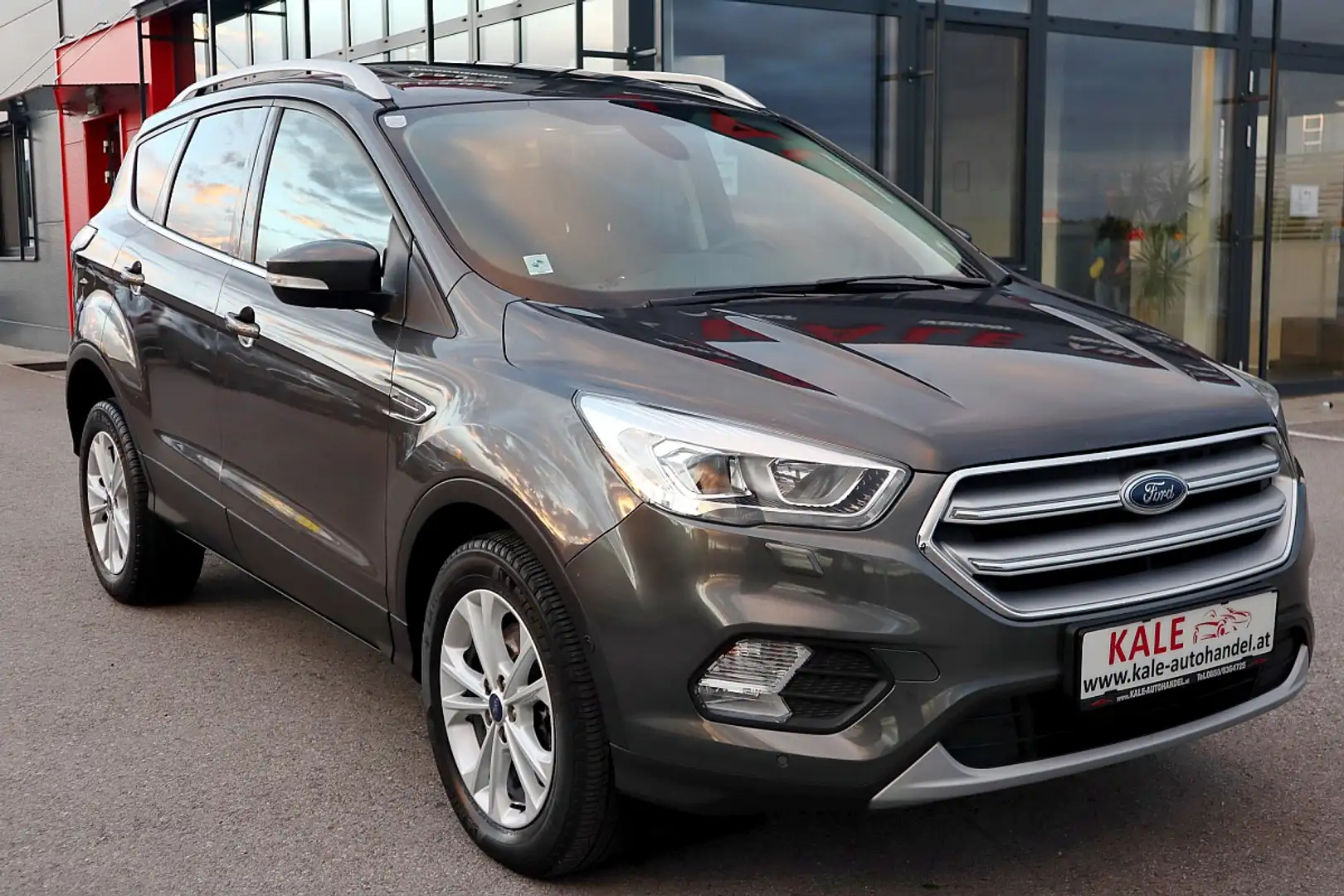 Ford Kuga 1,5 TDCi Titanium *1.Besitz*Panoramadach* Grau - 2