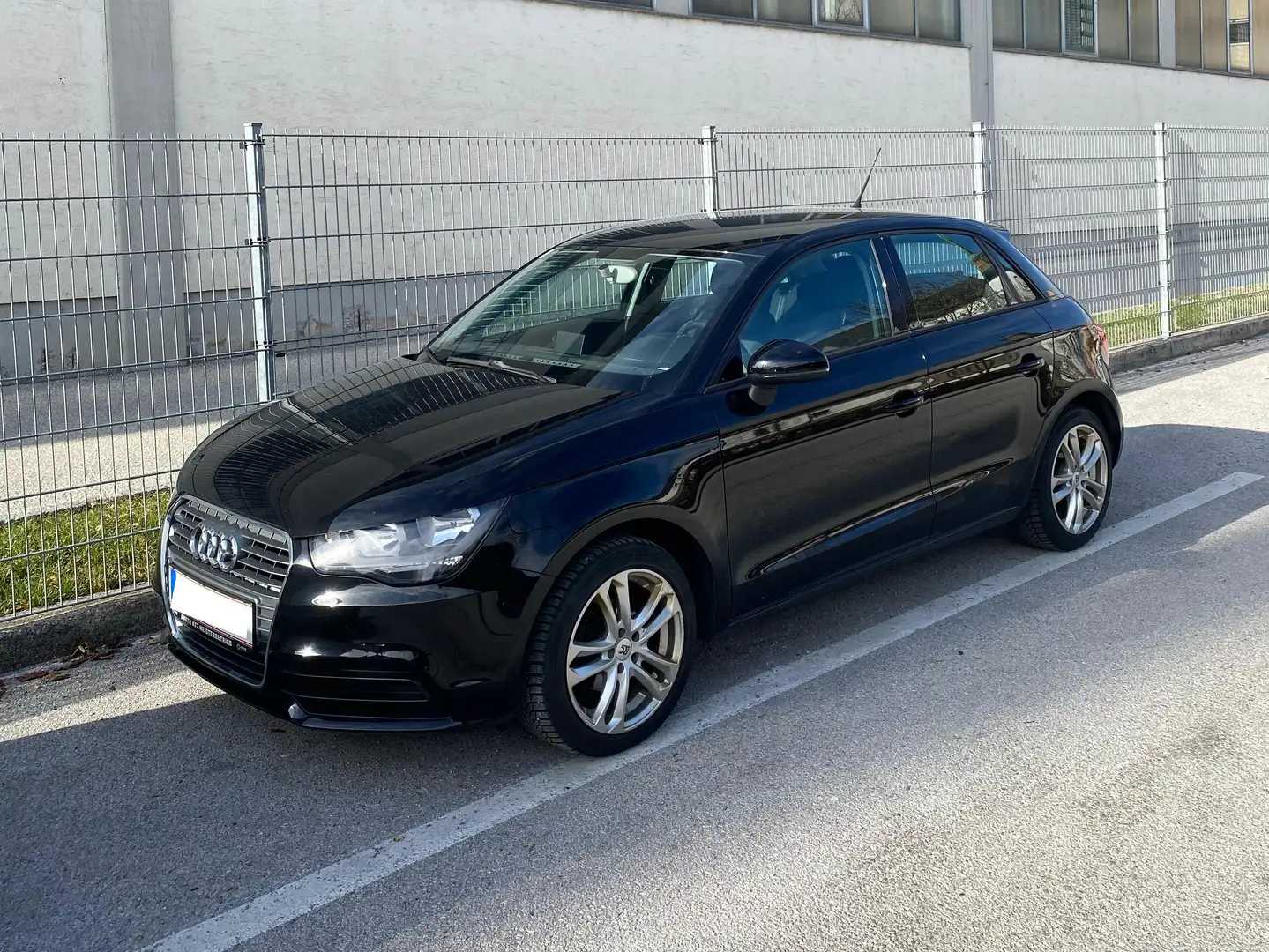 Audi A1 A1 SB 1,2 TFSI Start Start Schwarz - 1