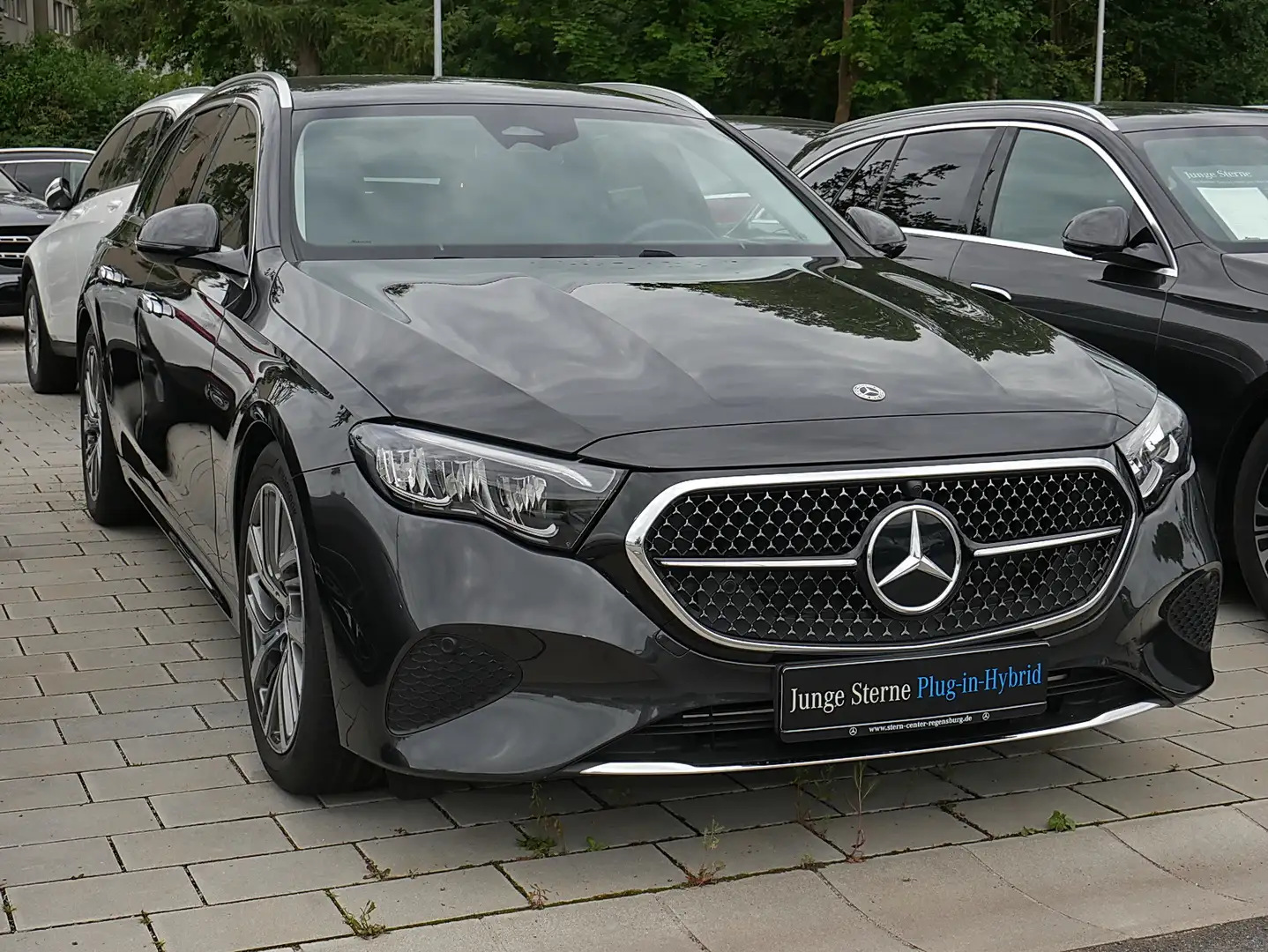 Mercedes-Benz E 300 e T-Modell AVANTGARDE+DISTRONIC+KEYLESS-GO Grijs - 2