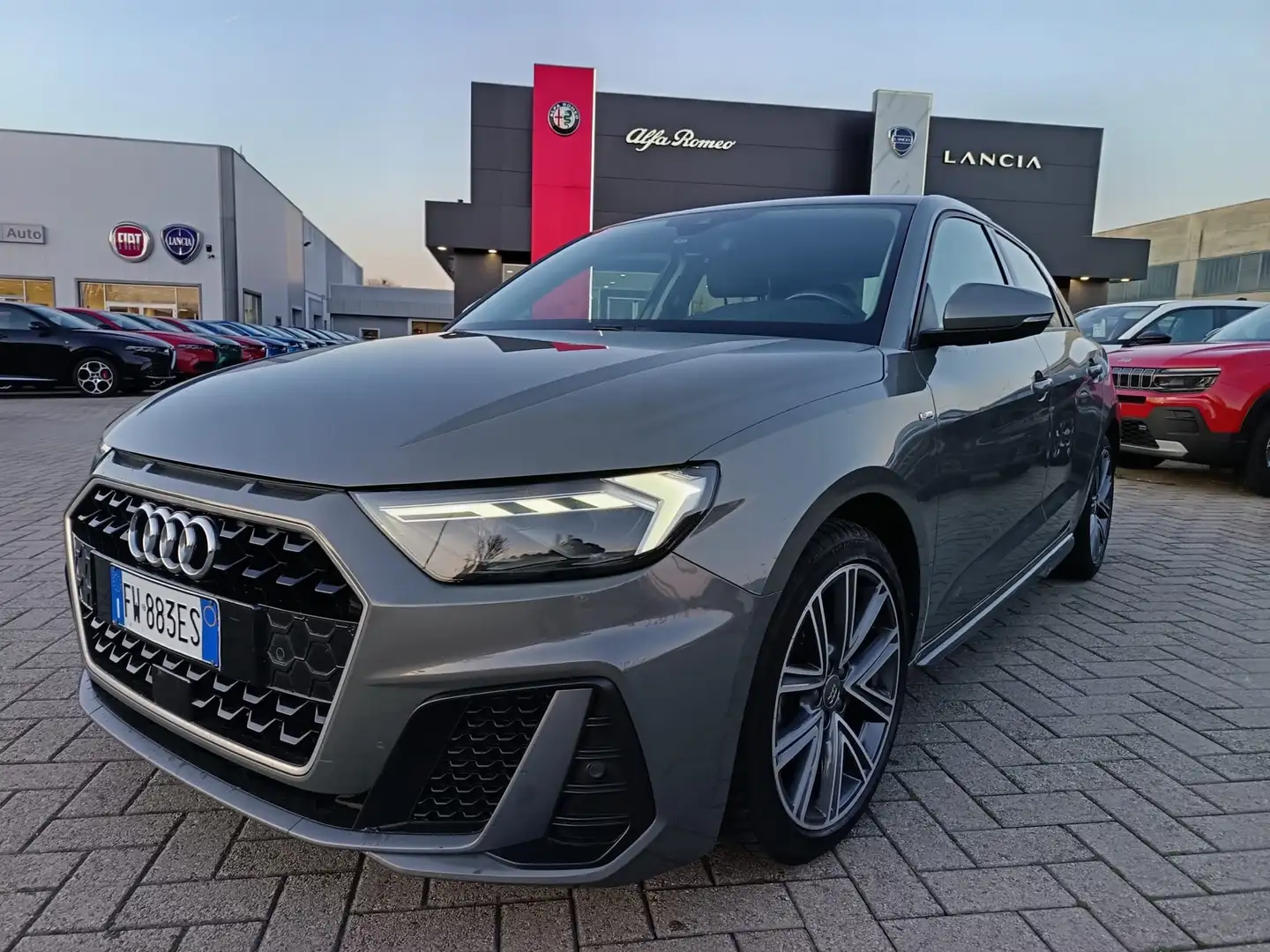 Audi A1 Sportback 30 1.0 tfsi S Line Edition - 1