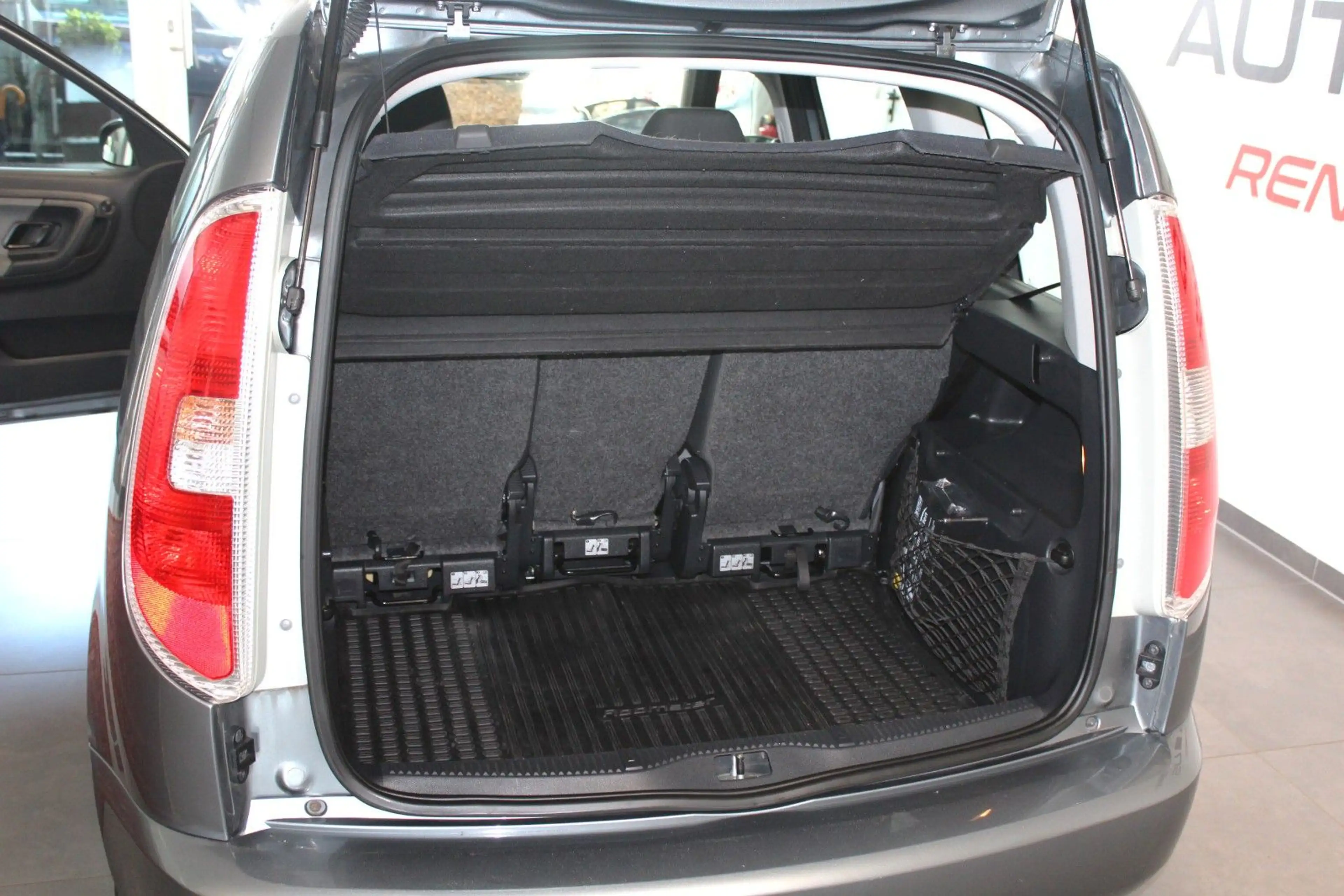 Skoda Roomster Active Plus Edition — photo 11