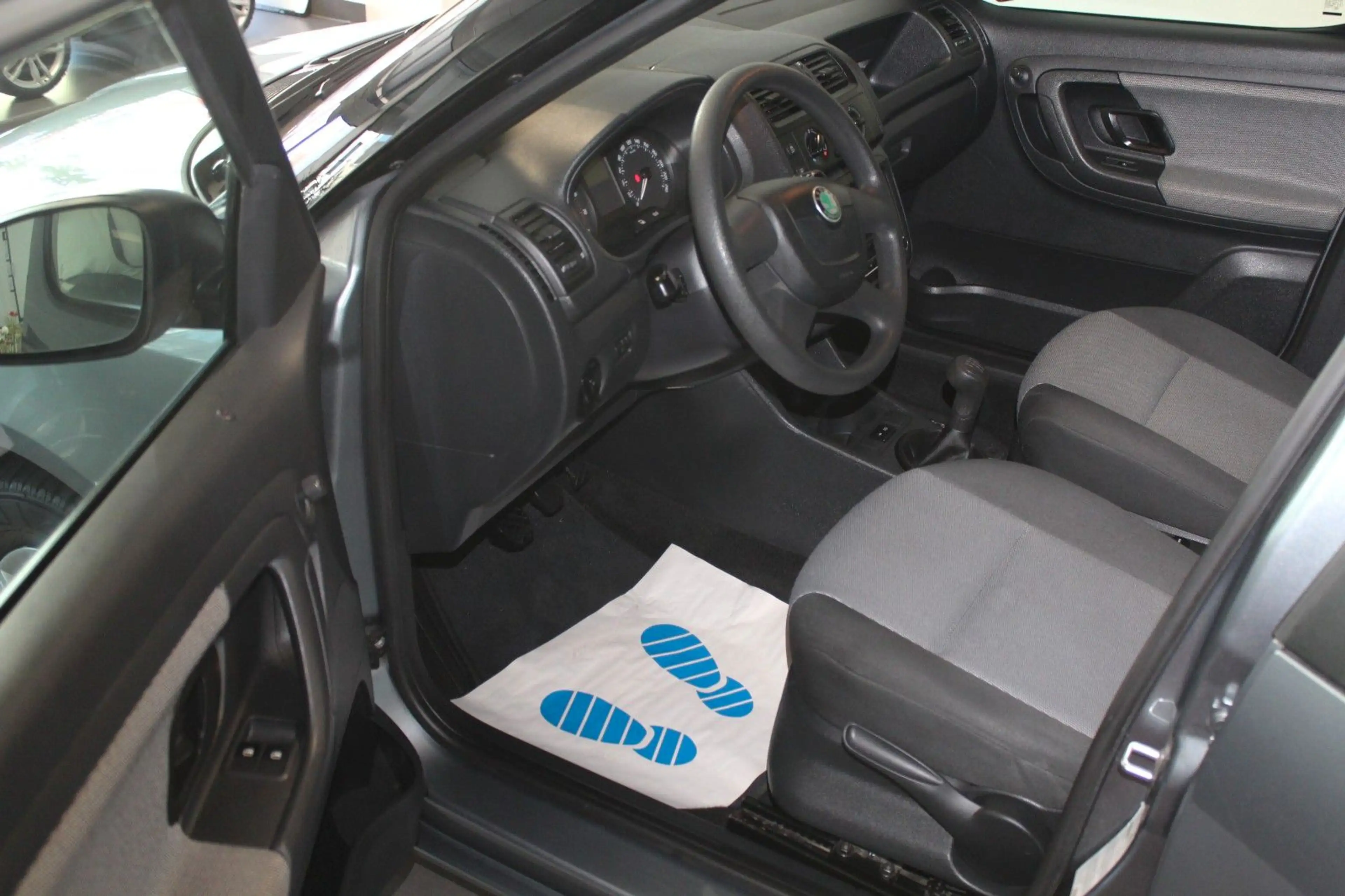 Skoda Roomster Active Plus Edition — photo 8