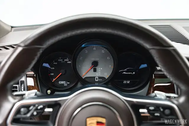 Porsche Macan S II SONDERLACKIERUNG PTS ACC BURMESTER PANORAMA Ansicht 20