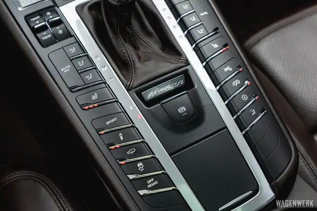 Porsche Macan S II SONDERLACKIERUNG PTS ACC BURMESTER PANORAMA Ansicht 47