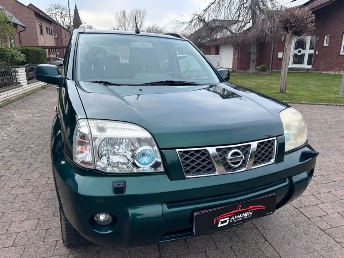 Nissan X-Trail Elegance*Edition*AUT*AC*AHK*LEDER Grün - 2