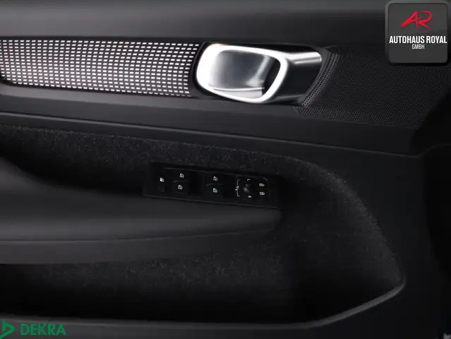 Volvo XC40 view 14