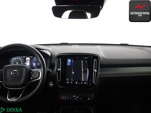 Volvo XC40 view 9