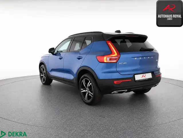 Volvo XC40 view 3