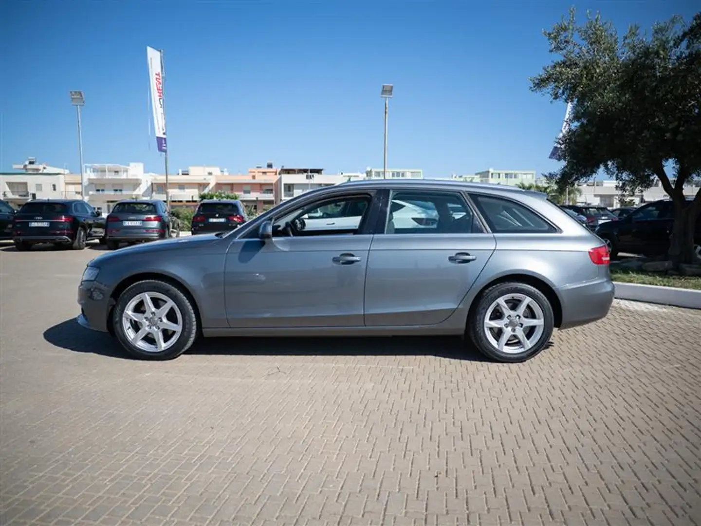 Audi A4 AVANT 2.0 TDI 140CV Advanced Gris - 2