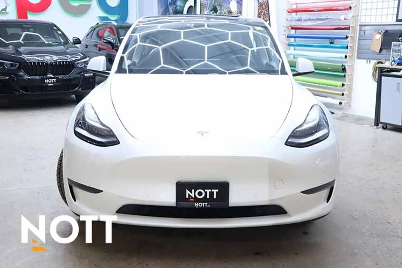 Tesla Model Y снимка Tesla Model Y