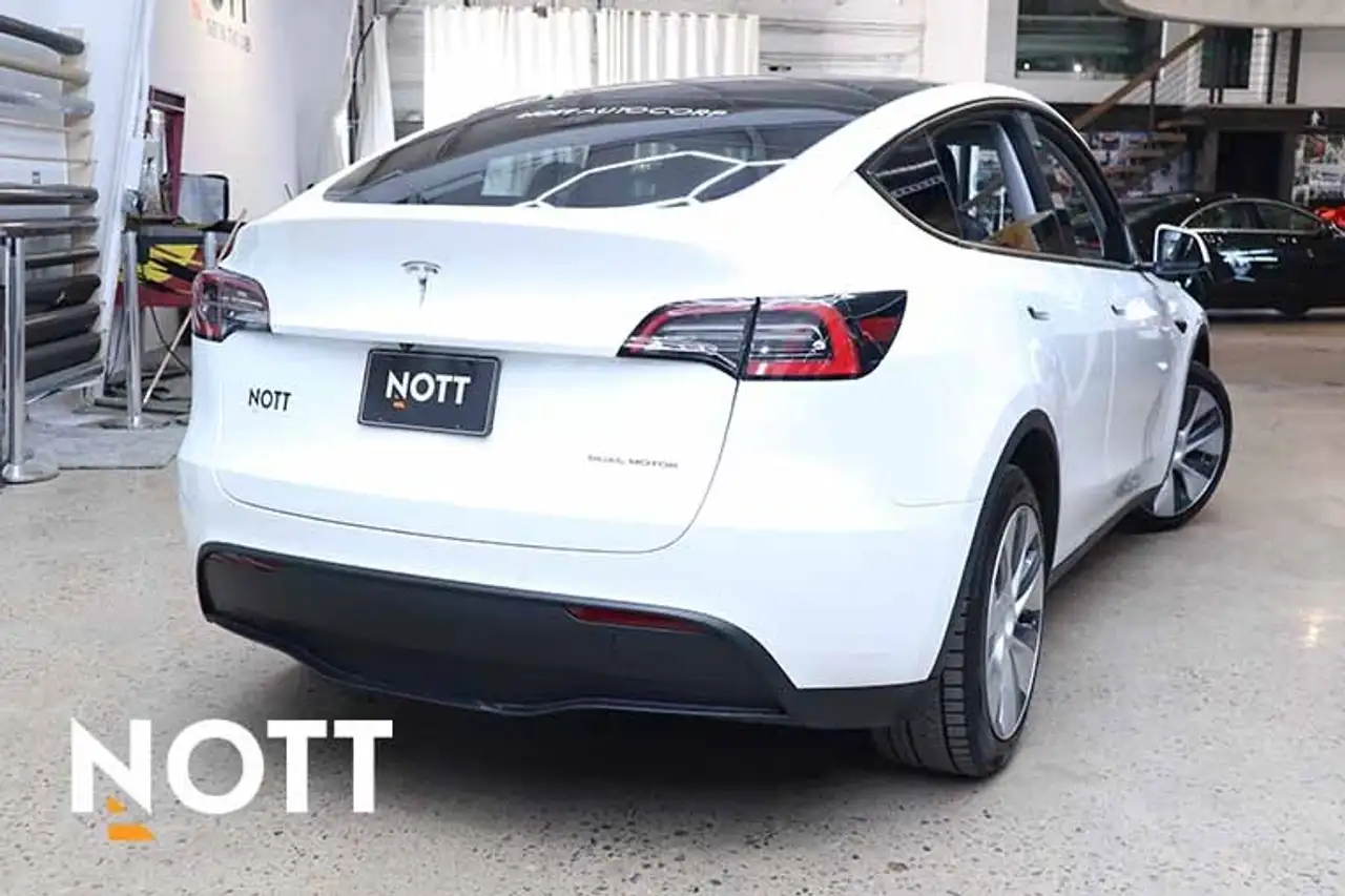 Tesla Model Y снимка Tesla Model Y