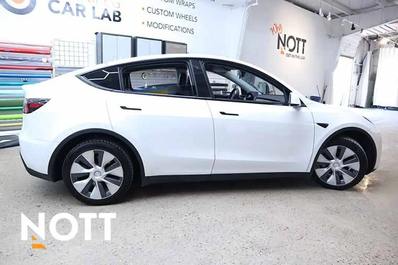 Tesla Model Y снимка Tesla Model Y