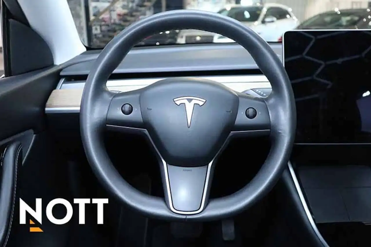 Tesla Model Y снимка Tesla Model Y