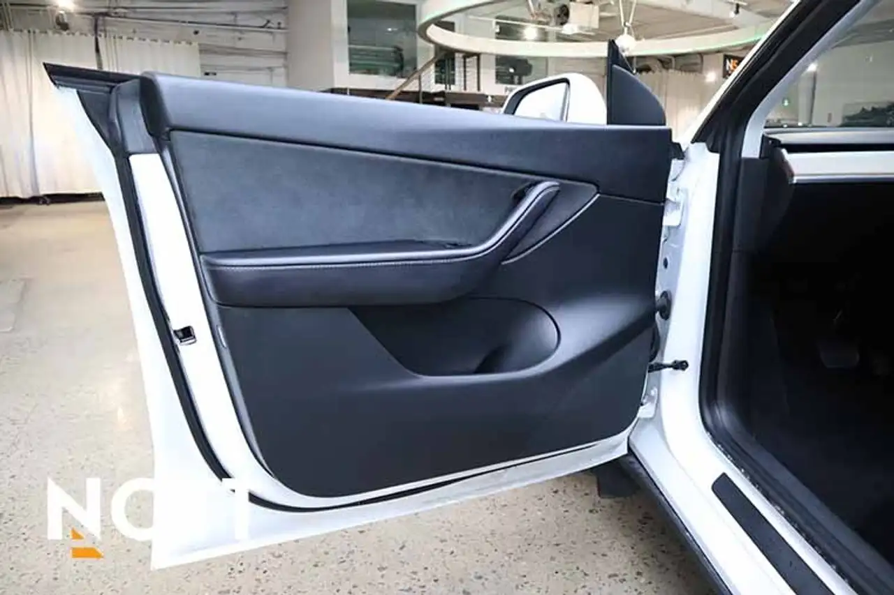 Tesla Model Y снимка Tesla Model Y