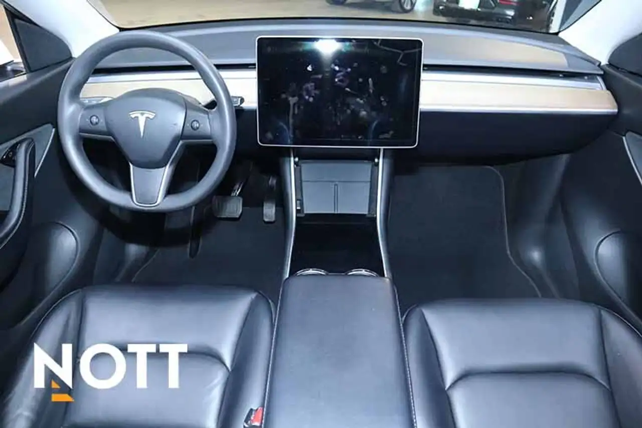 Tesla Model Y снимка Tesla Model Y