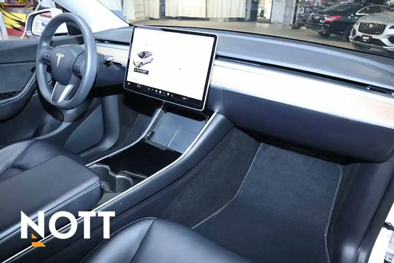 Tesla Model Y снимка Tesla Model Y