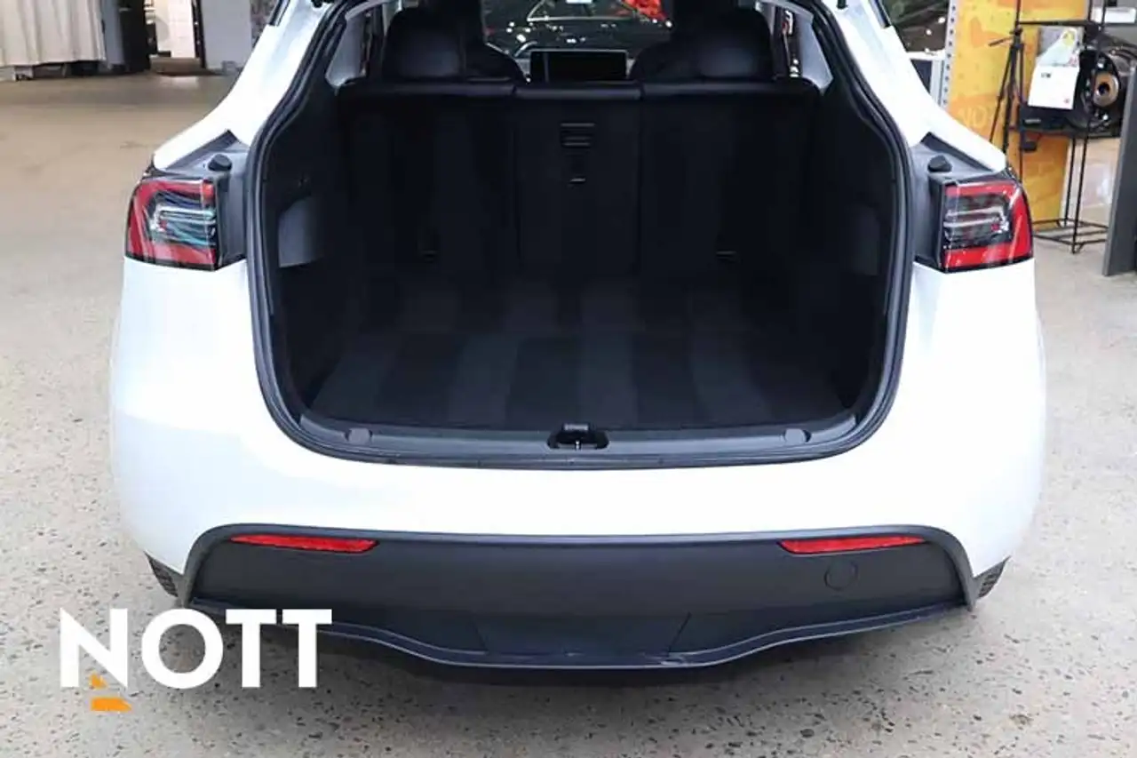 Tesla Model Y снимка Tesla Model Y