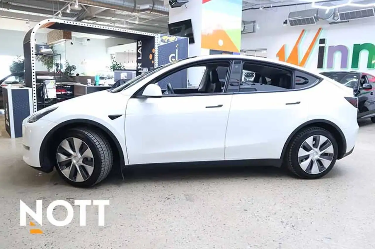 Tesla Model Y снимка Tesla Model Y