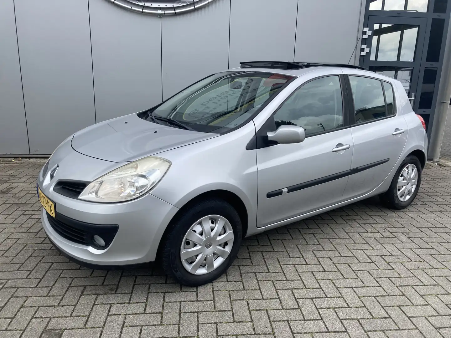 Renault Clio 1.6-16V Dynamique 2e eigenaar | Lage km | Automaat Gris - 1