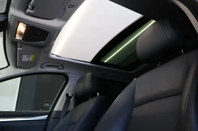 BMW 5 Series view 14
