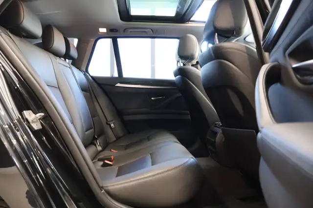 BMW 5 Series view 11