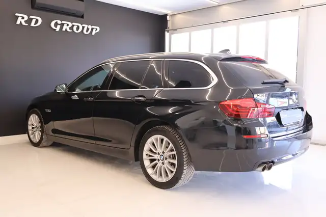 BMW 5 Series view 6