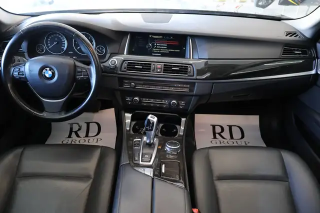 BMW 5 Series view 8