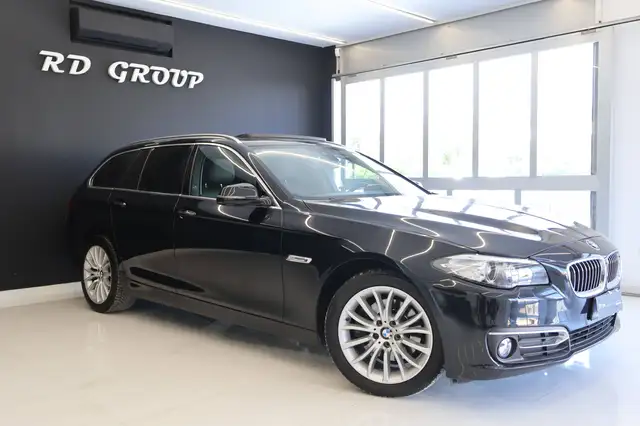 BMW 5 Series view 4