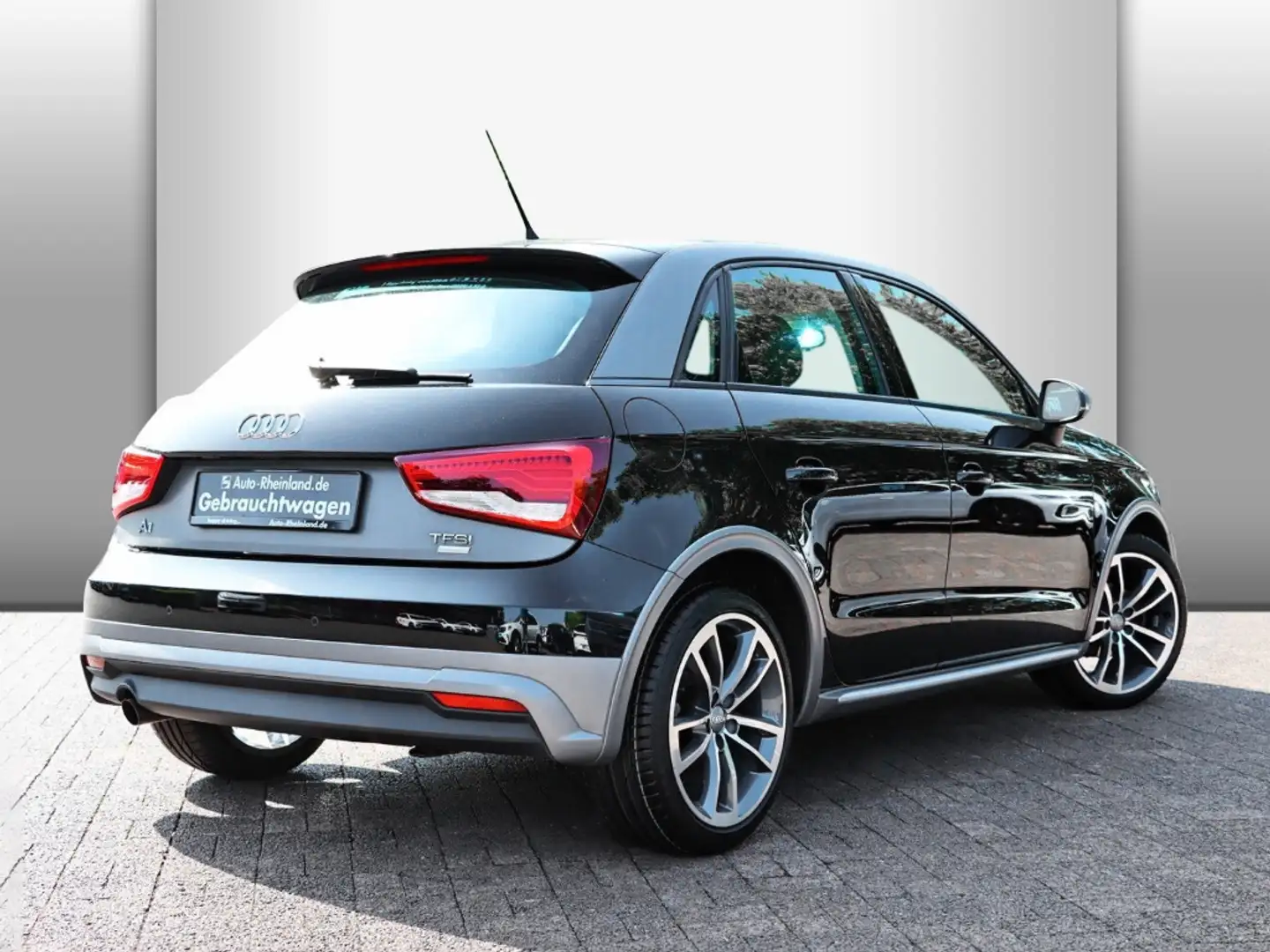 Audi A1 Sportback 1.0 TFSI ultra XENON/NAVI/SITZHZ/PDC Schwarz - 2