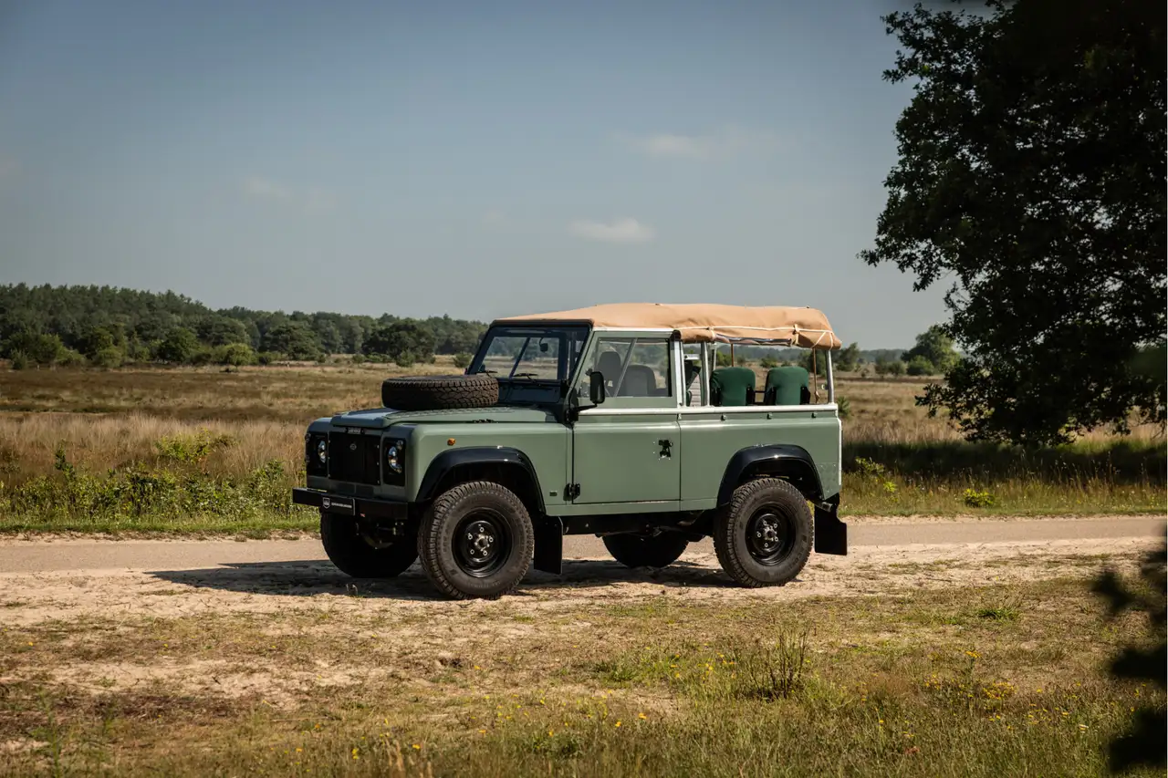 Land Rover Defender 90 benzine 2.5 gerestaureerd Wegenbelastingvrij!, foto 9