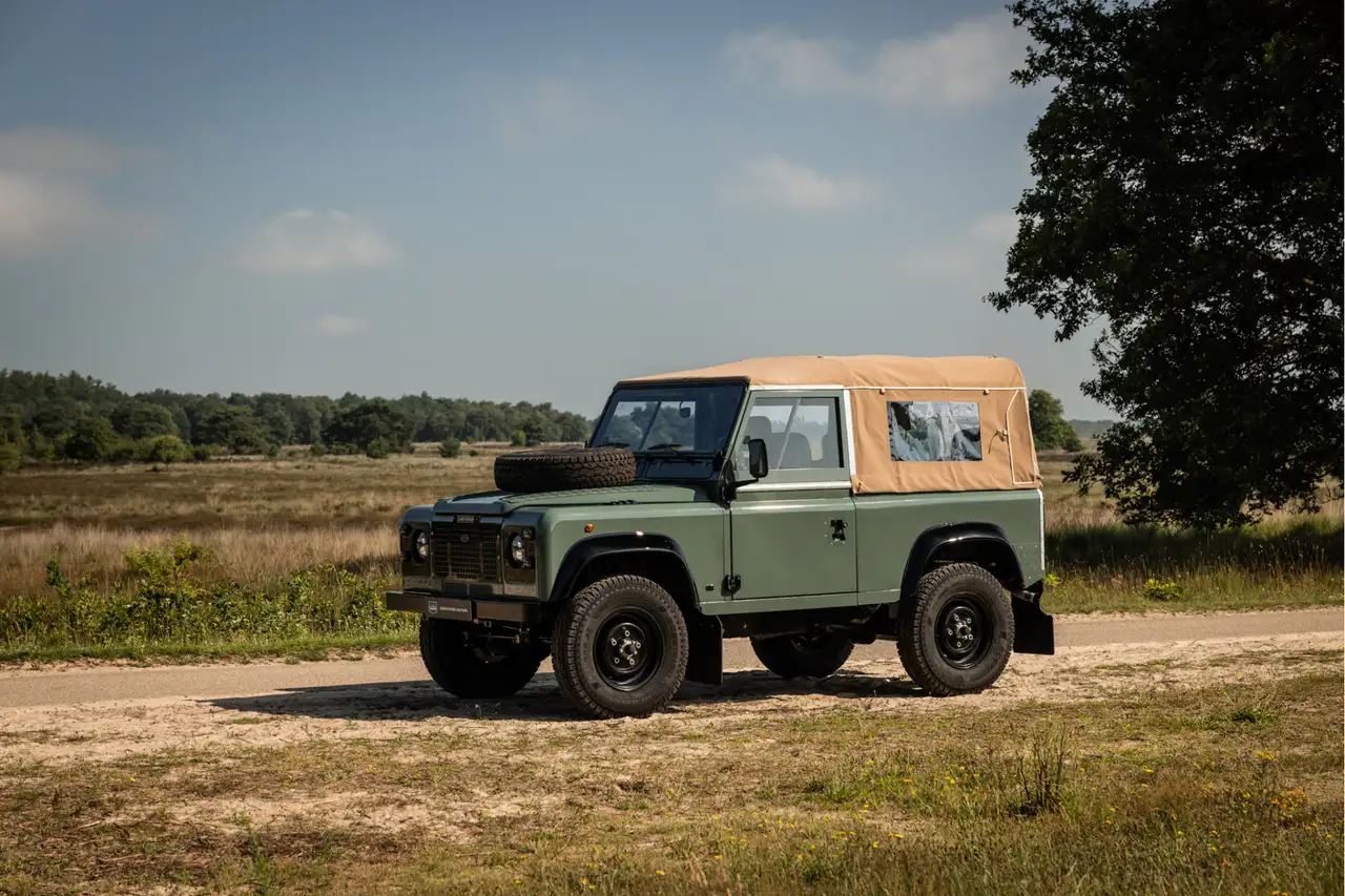 Land Rover Defender 90 benzine 2.5 gerestaureerd Wegenbelastingvrij!, foto 1