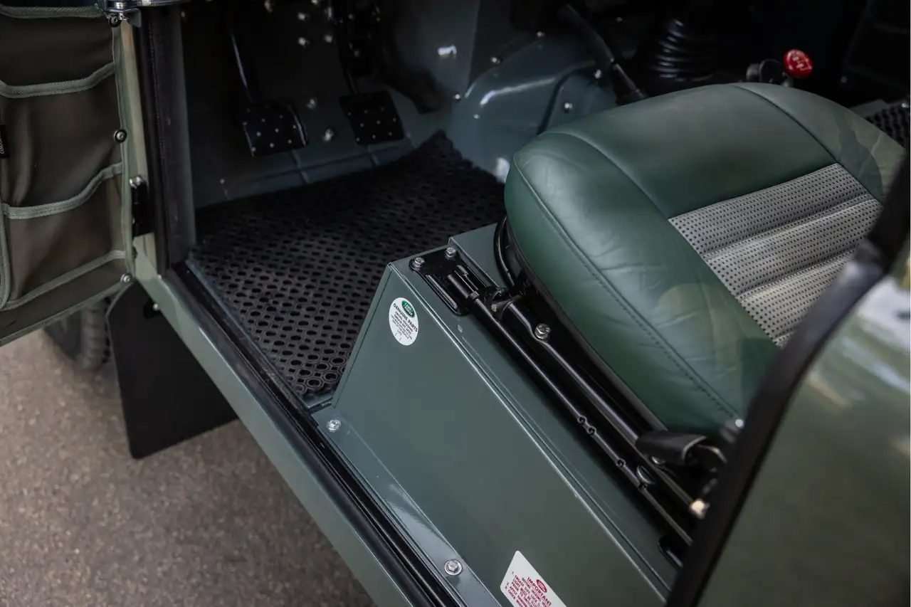 Land Rover Defender 90 benzine 2.5 gerestaureerd Wegenbelastingvrij!, foto 8