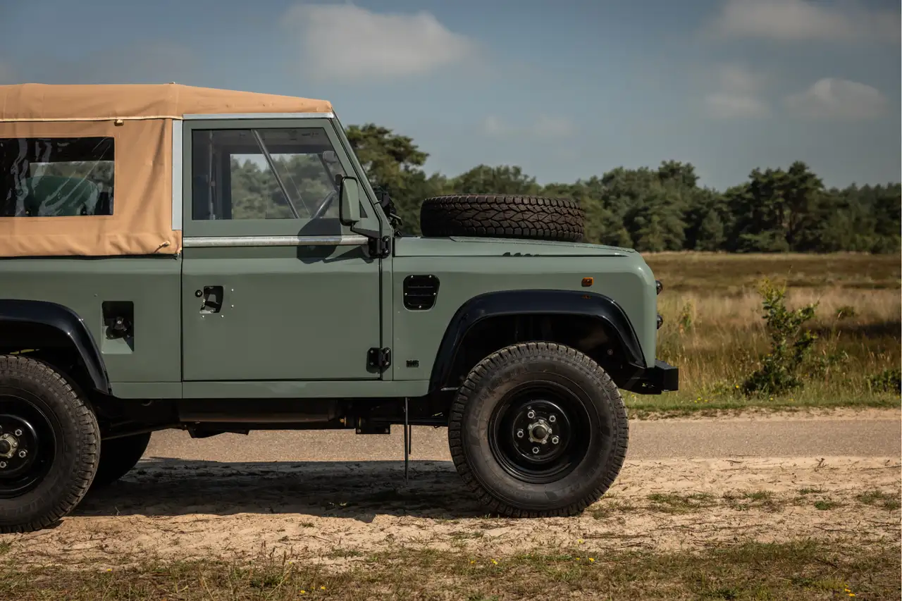 Land Rover Defender 90 benzine 2.5 gerestaureerd Wegenbelastingvrij!, foto 11
