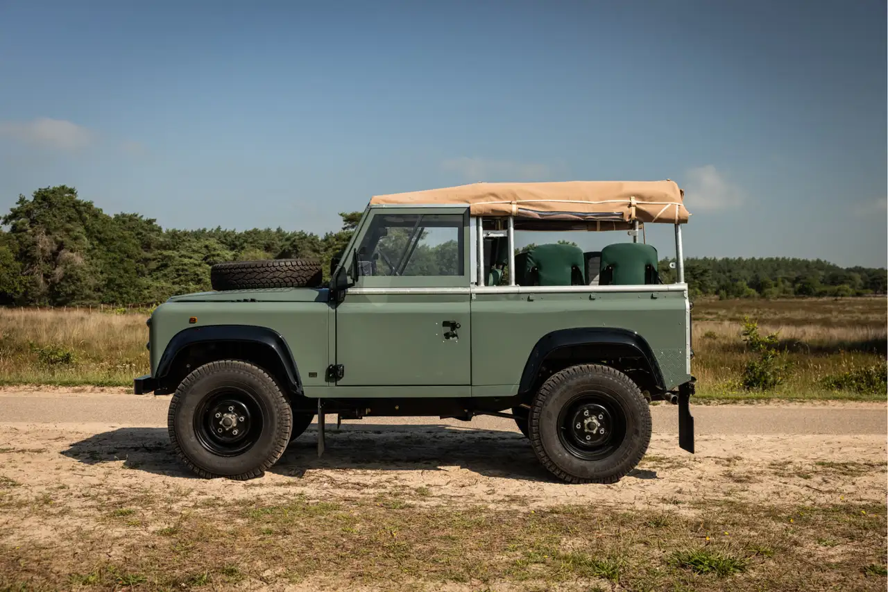 Land Rover Defender 90 benzine 2.5 gerestaureerd Wegenbelastingvrij!, foto 2