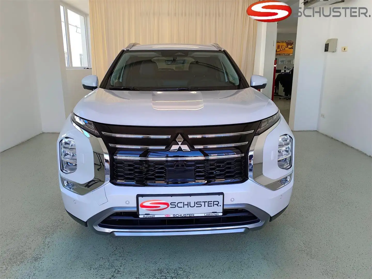 Mitsubishi Outlander PHEV 2,4 4WD Intense AT 25 Weiß - 2