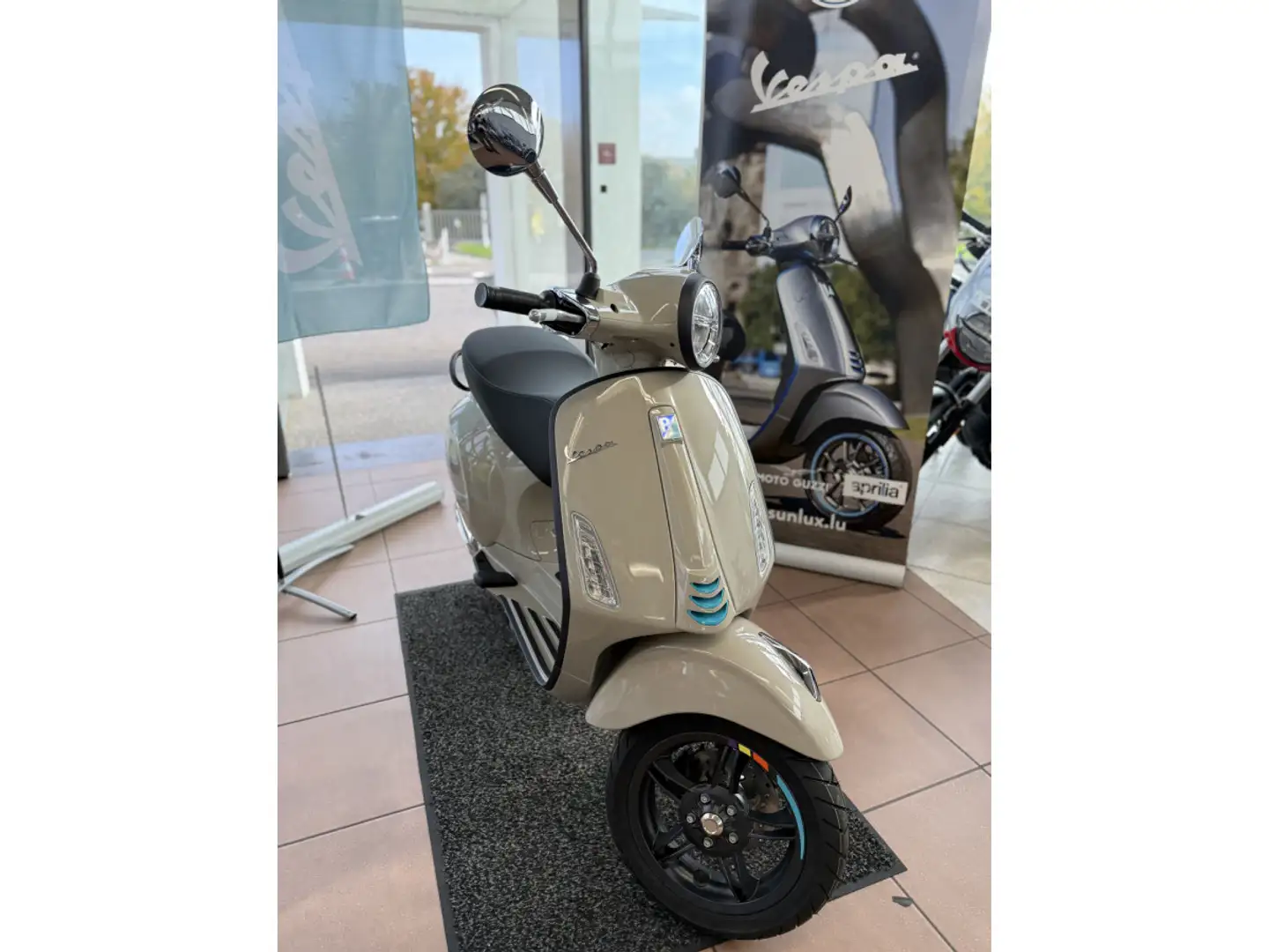 Vespa Primavera S - 1