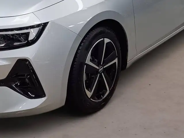 Opel Astra view 8