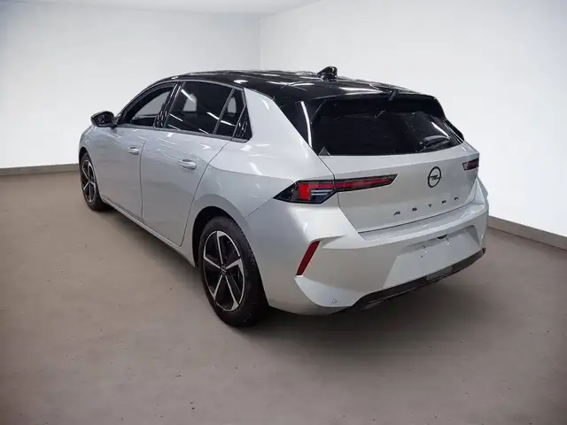 Opel Astra view 4