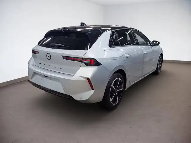 Opel Astra view 5