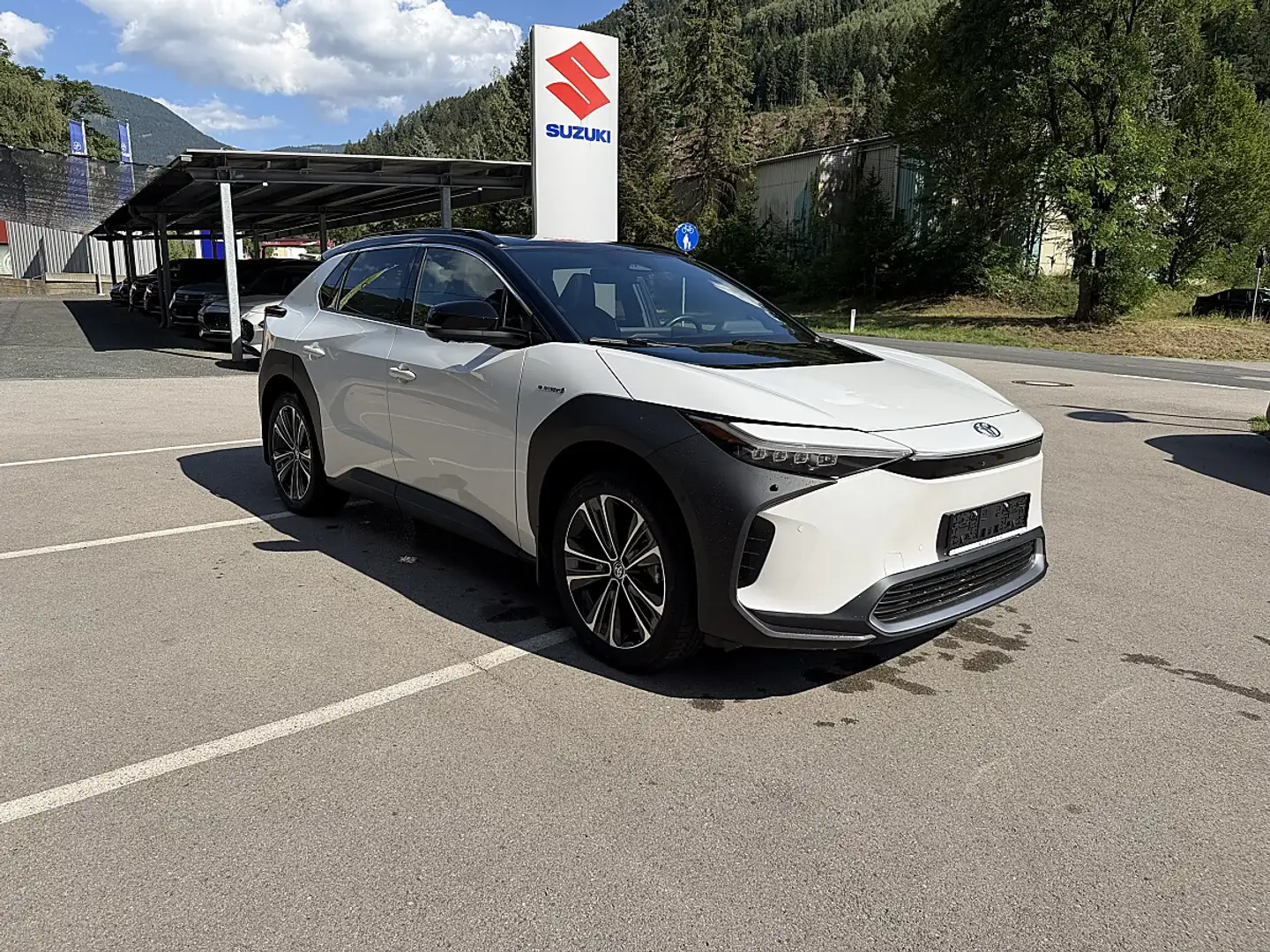 Toyota bZ4X BZ4X Allrad Elektro 71,4kWh Aut. Weiß - 1