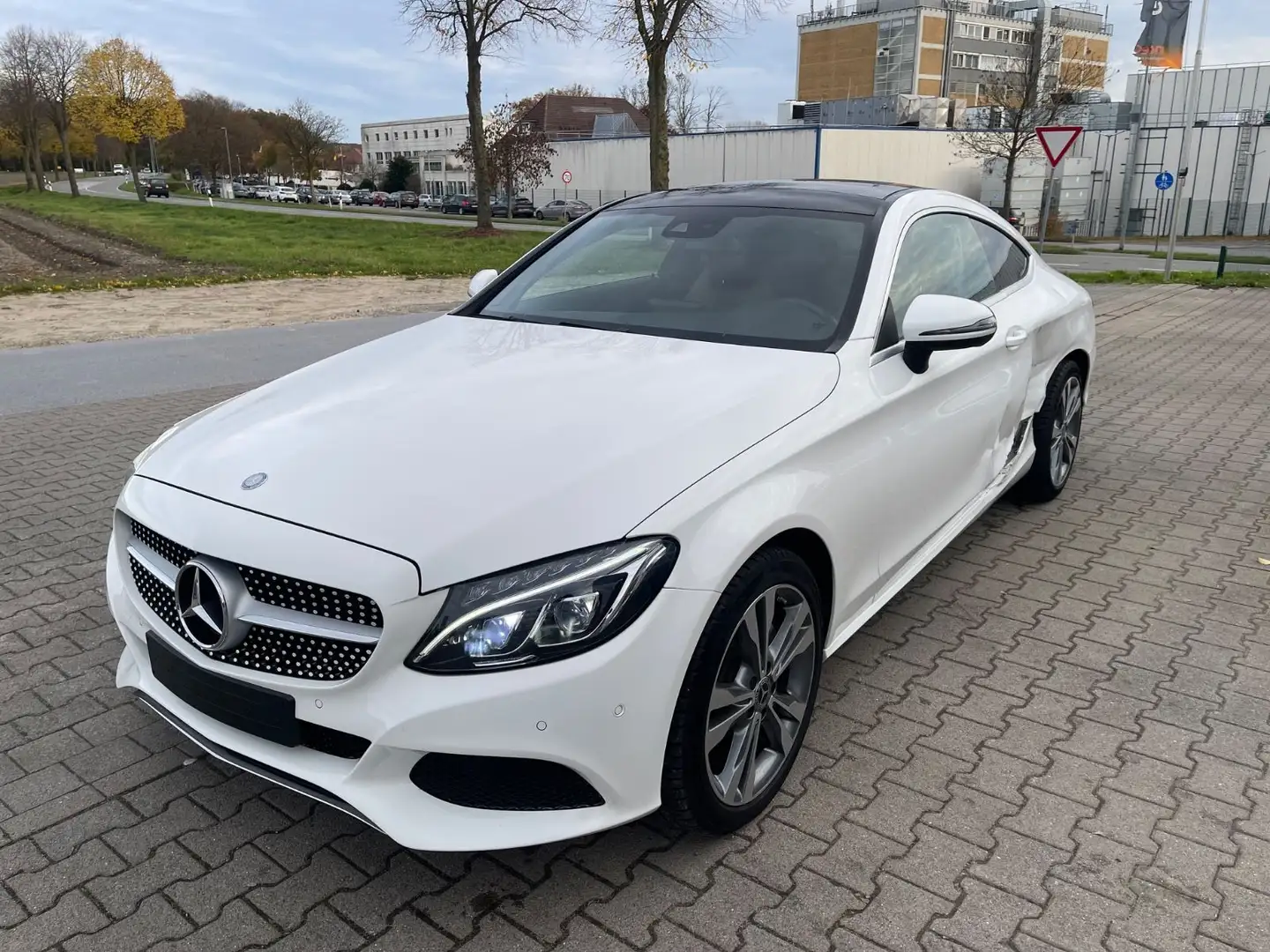 Mercedes-Benz C 200 C -Klasse Coupe C 200 4Matic Weiß - 1