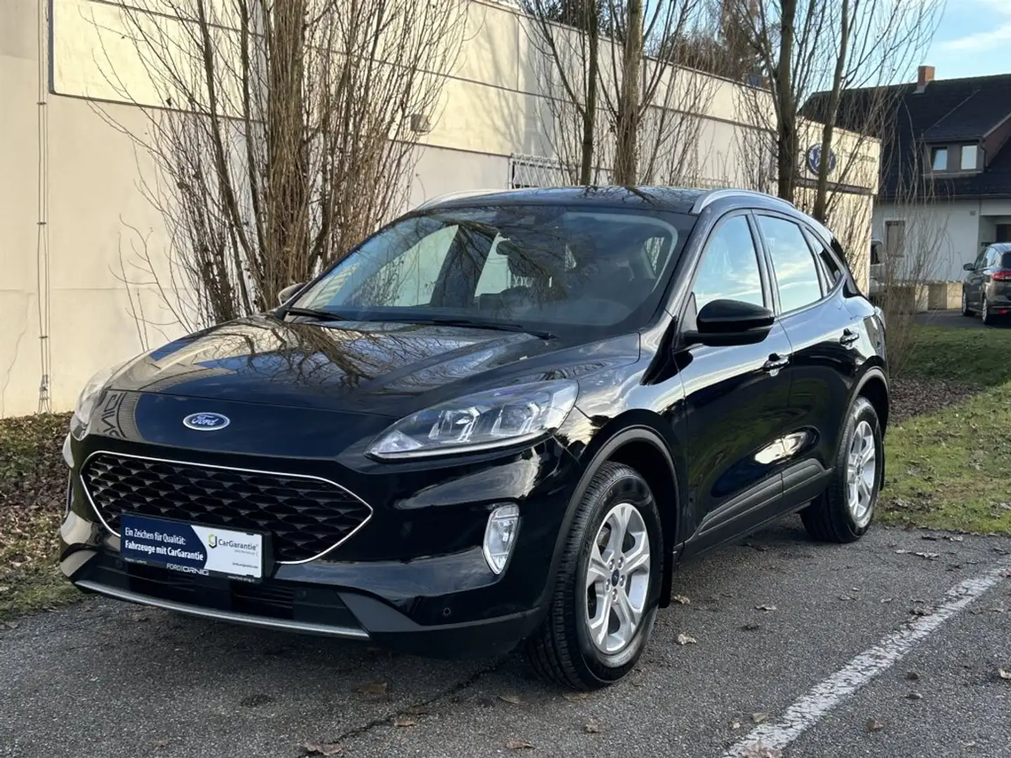Ford Kuga Cool + Connect 1.5EcoBoost 120PS M6 Schwarz - 1